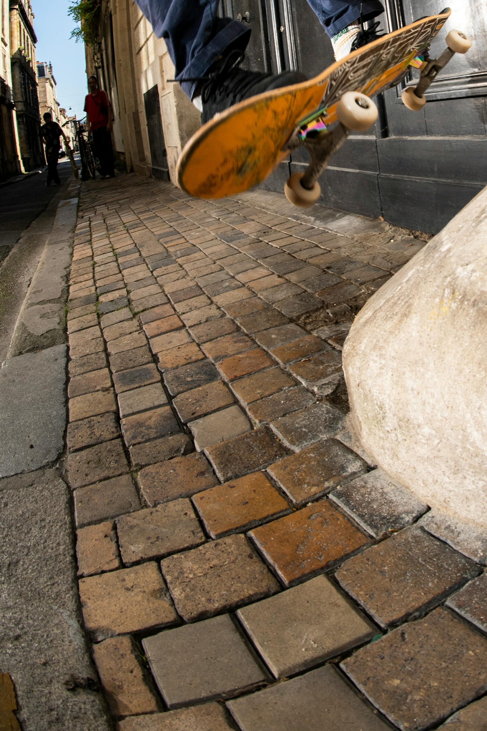 Detail. Also this Pi-pi was in the small street and with rough brick ground. Friend Bruno and Eagle in background.