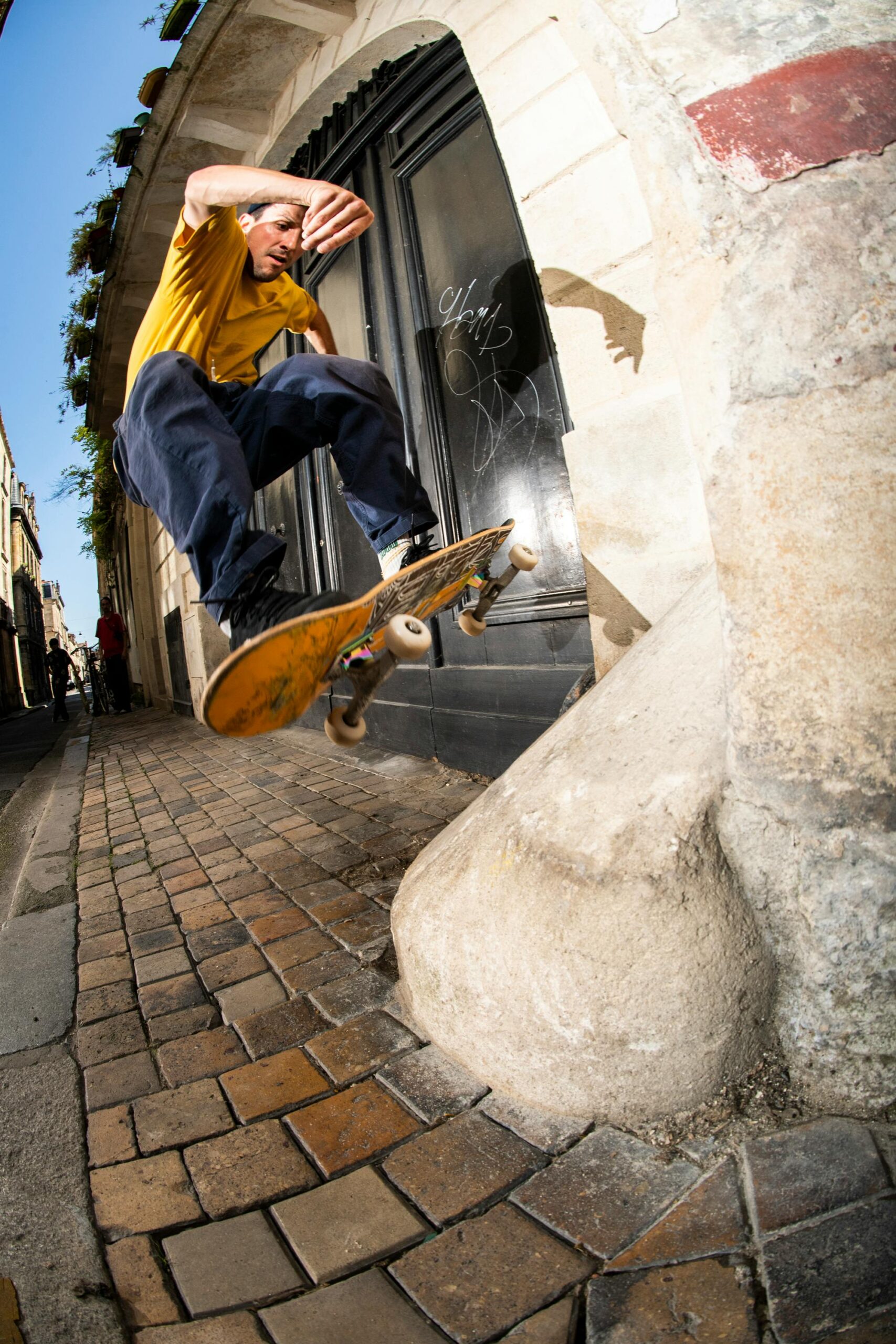 LEO VALLS, FRONTSIDE OLLIE WALLRIDE, BORDEAUX / Pi-pi bank in front of a big black door. Leo's high-speed attack.