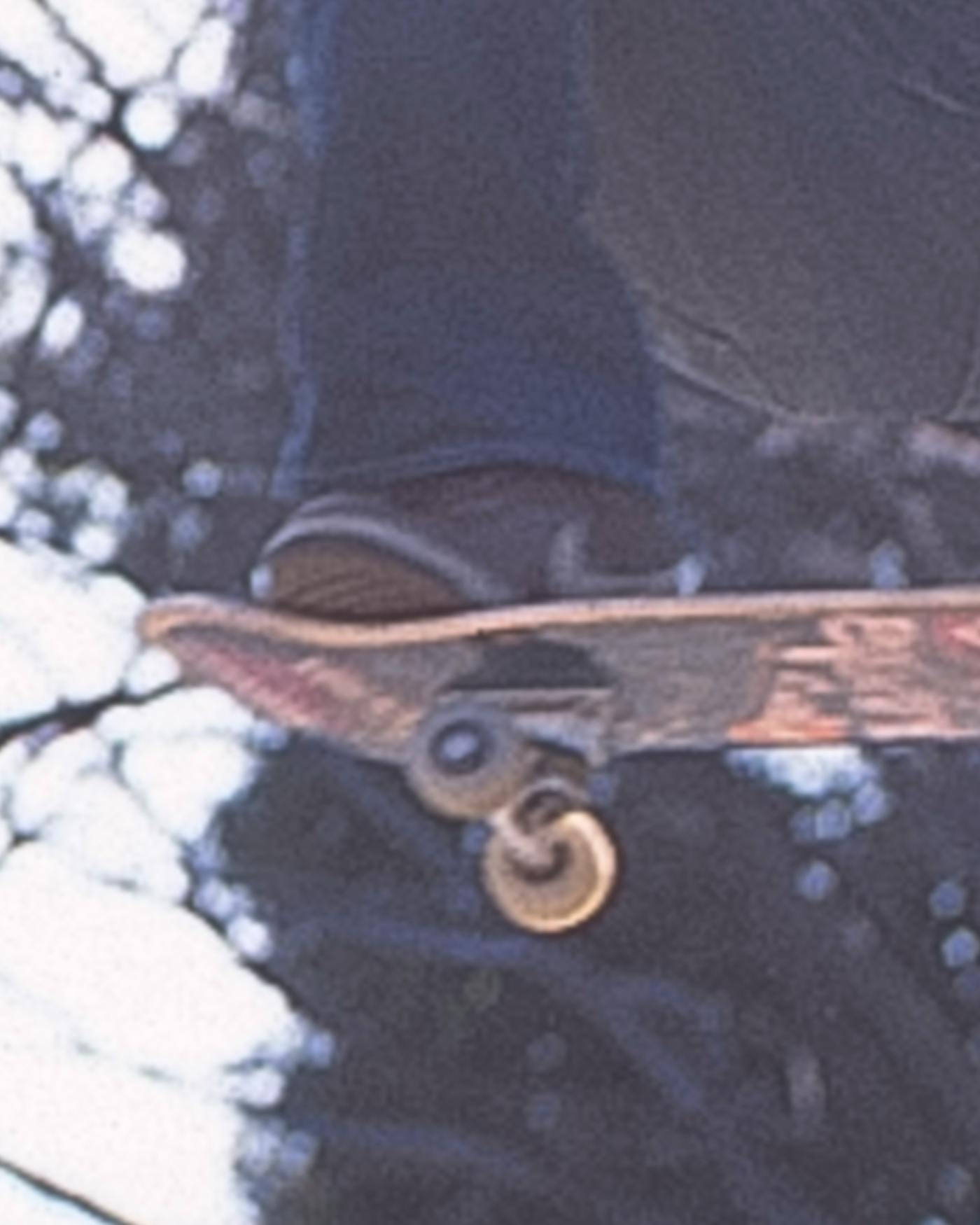 CLOSE UP