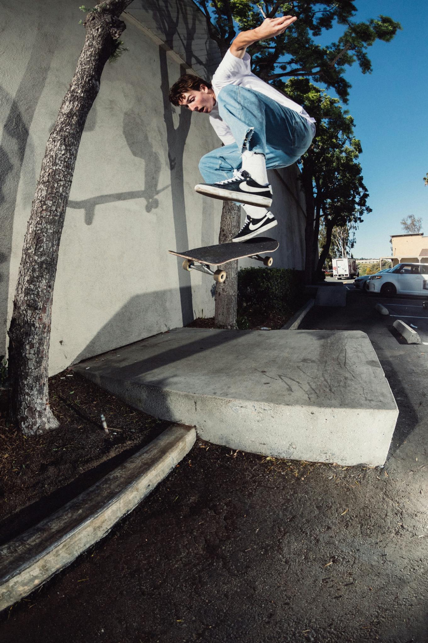 Riley Pavey/ kickflip 50-50