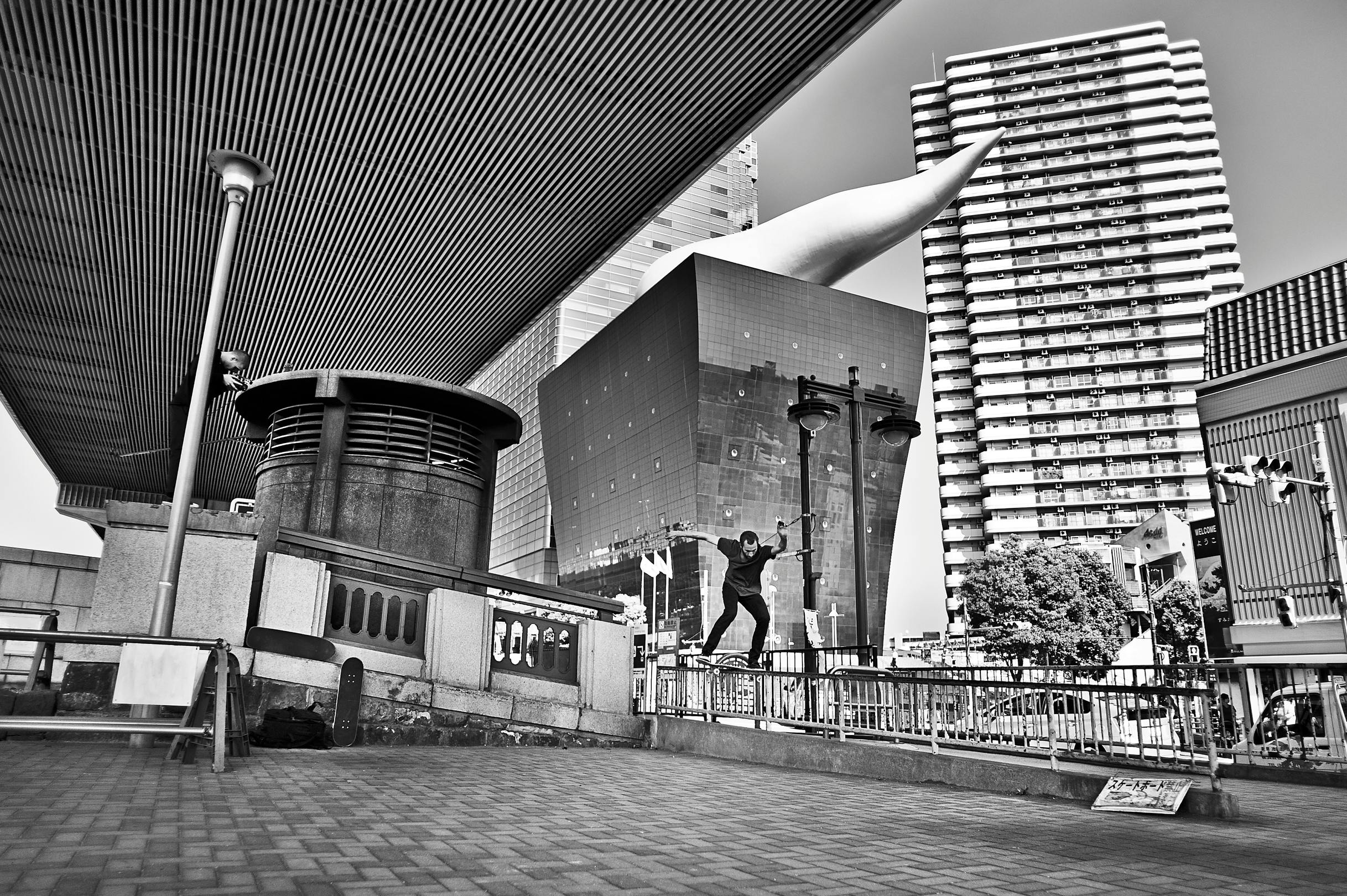 JOSEPH BIAIS / frontside lipslide, Asakusa