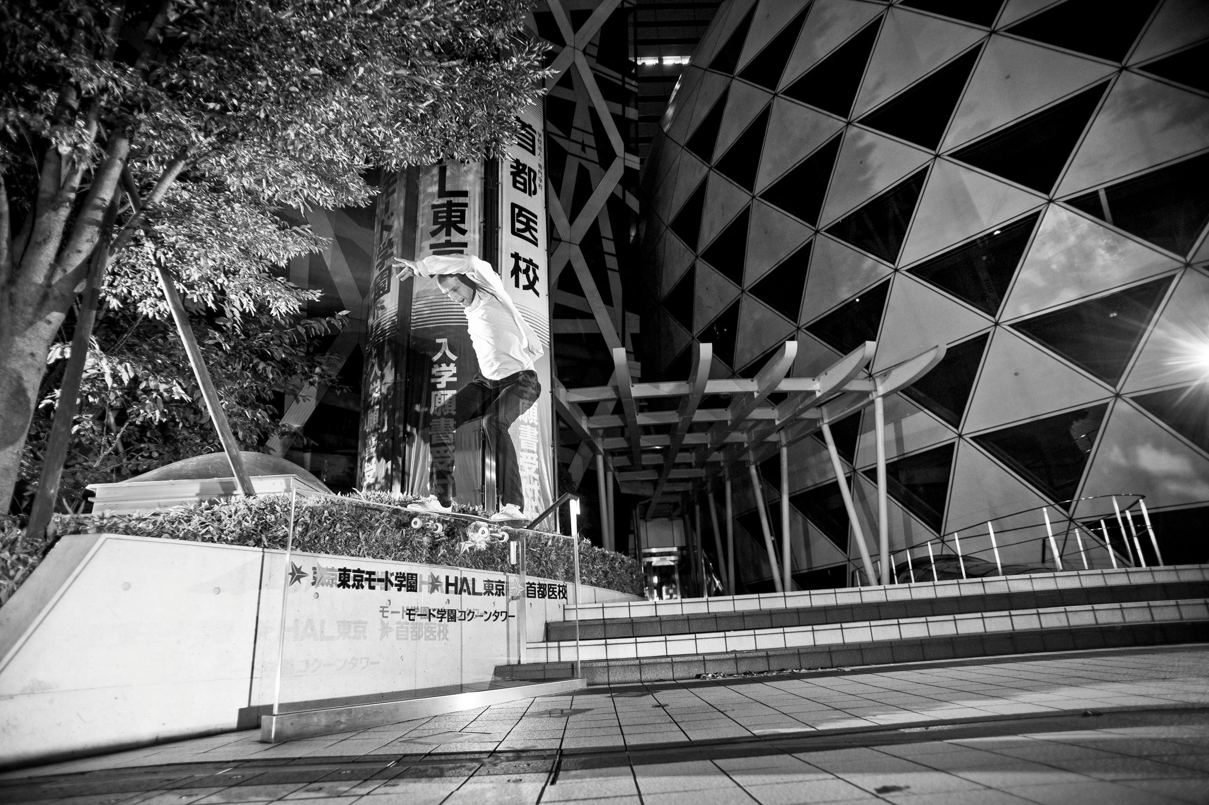 VALENTIN BAUER / gap to front lip, Shinjuku