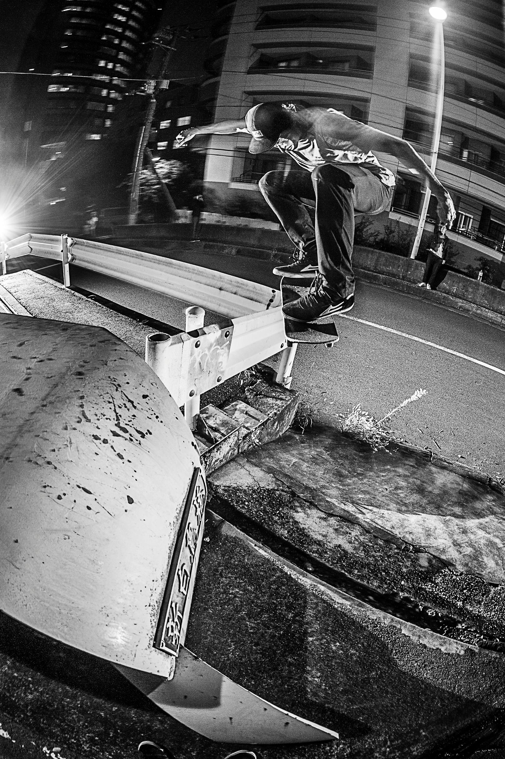 BRAM DECLEEN / backside 180 into bank, Iidabashi