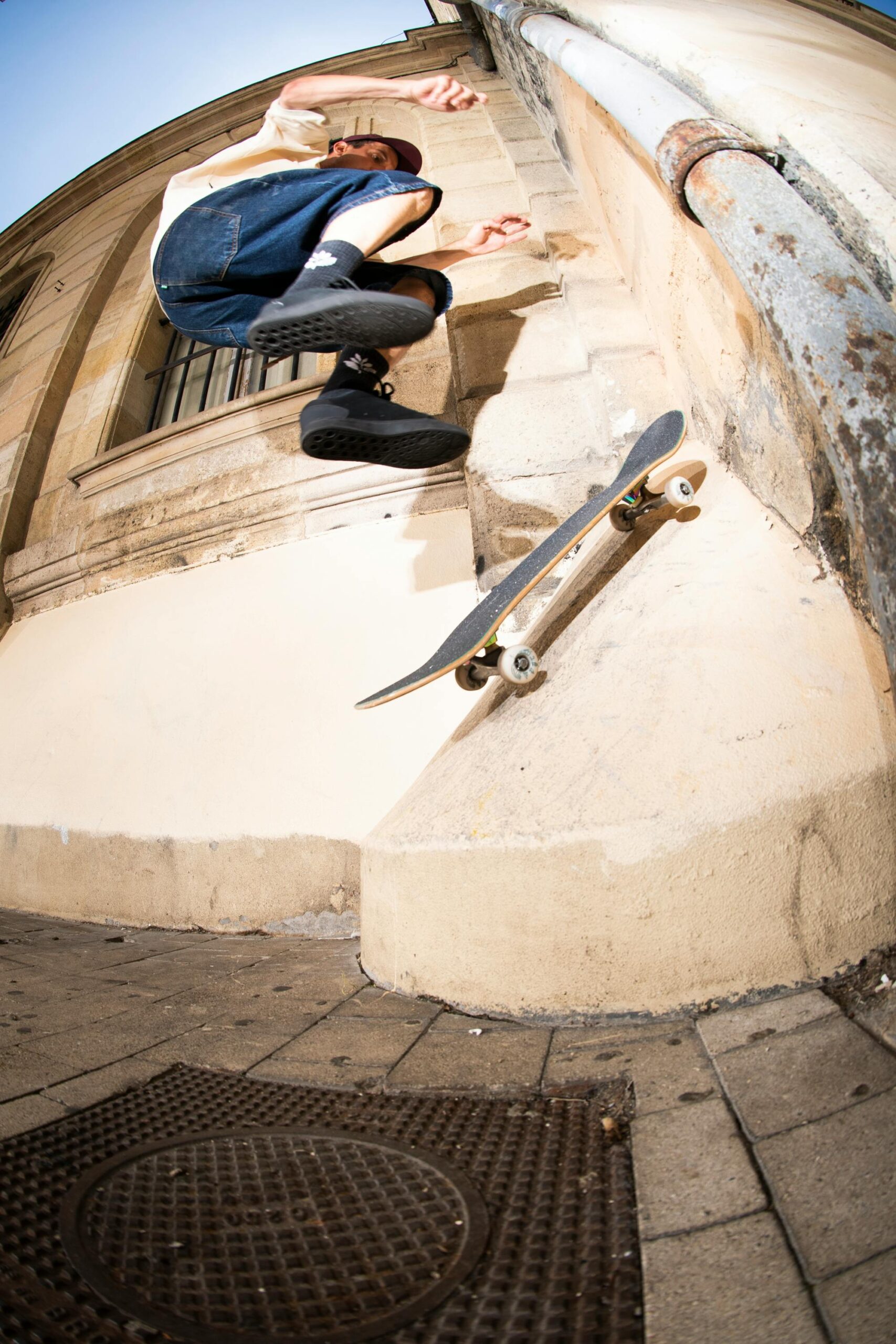 LEO VALLS, OLLIE UP TO BODY VARIAL/ Small street in downtown Bordeaux. Leo has few options of Pi-pi banks in his brain.