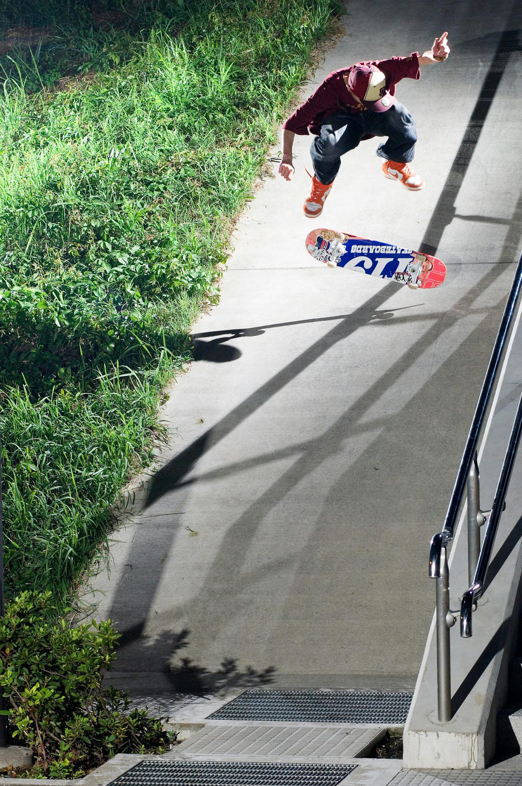 CHAKA, NOLLIE BACKSIDE HEELFLIP/ ファッション誌WARPに掲載された写真。