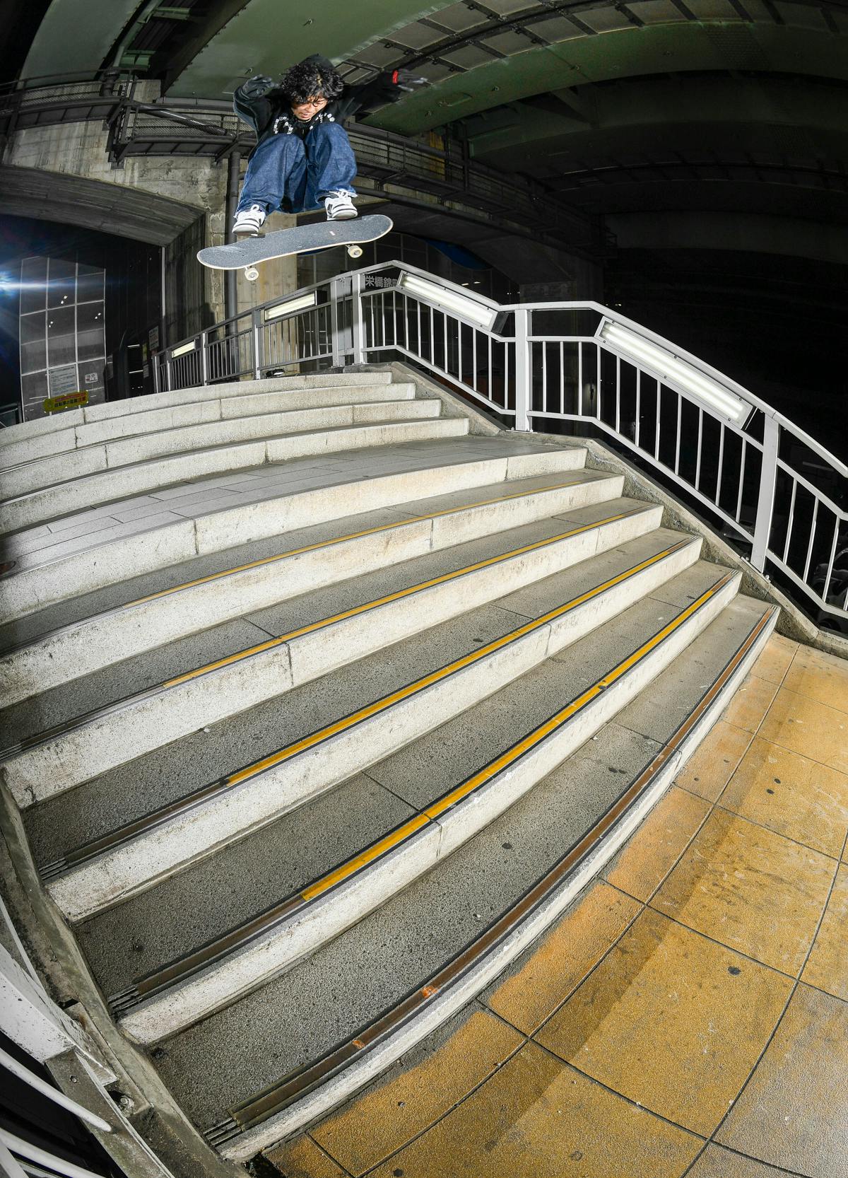 Frontside 180Kickflip / Photo by Nobuo Iseki
