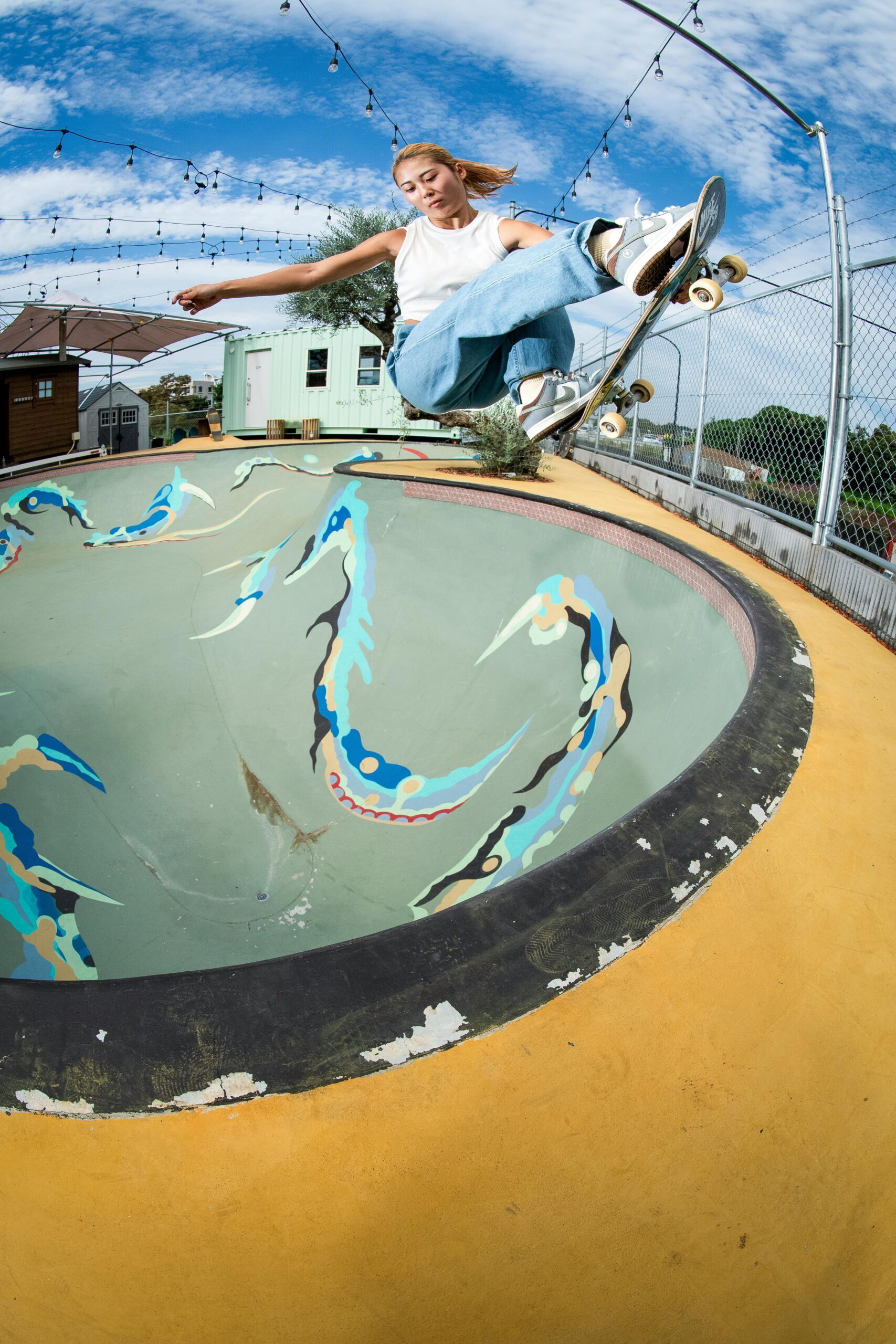 Frontside indy air nosebone @Grind land