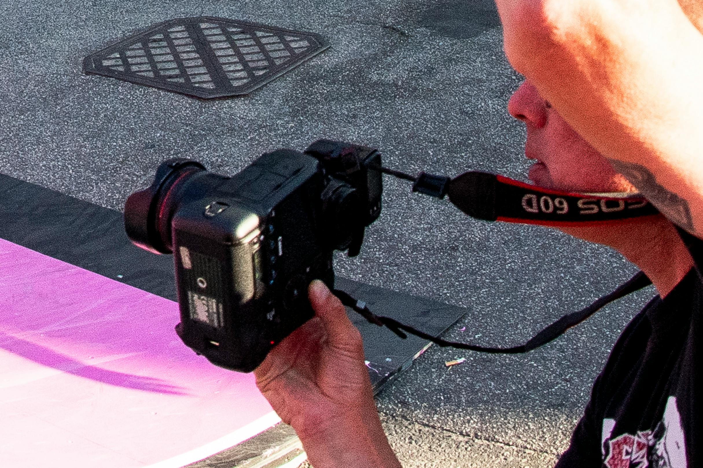 Detail: Photographer takes a photo not beer...Joy and sorrow of photographer life. Eos 60D./ フォトグラファーはビールではなく写真をとる。哀愁...。Eos 60D。