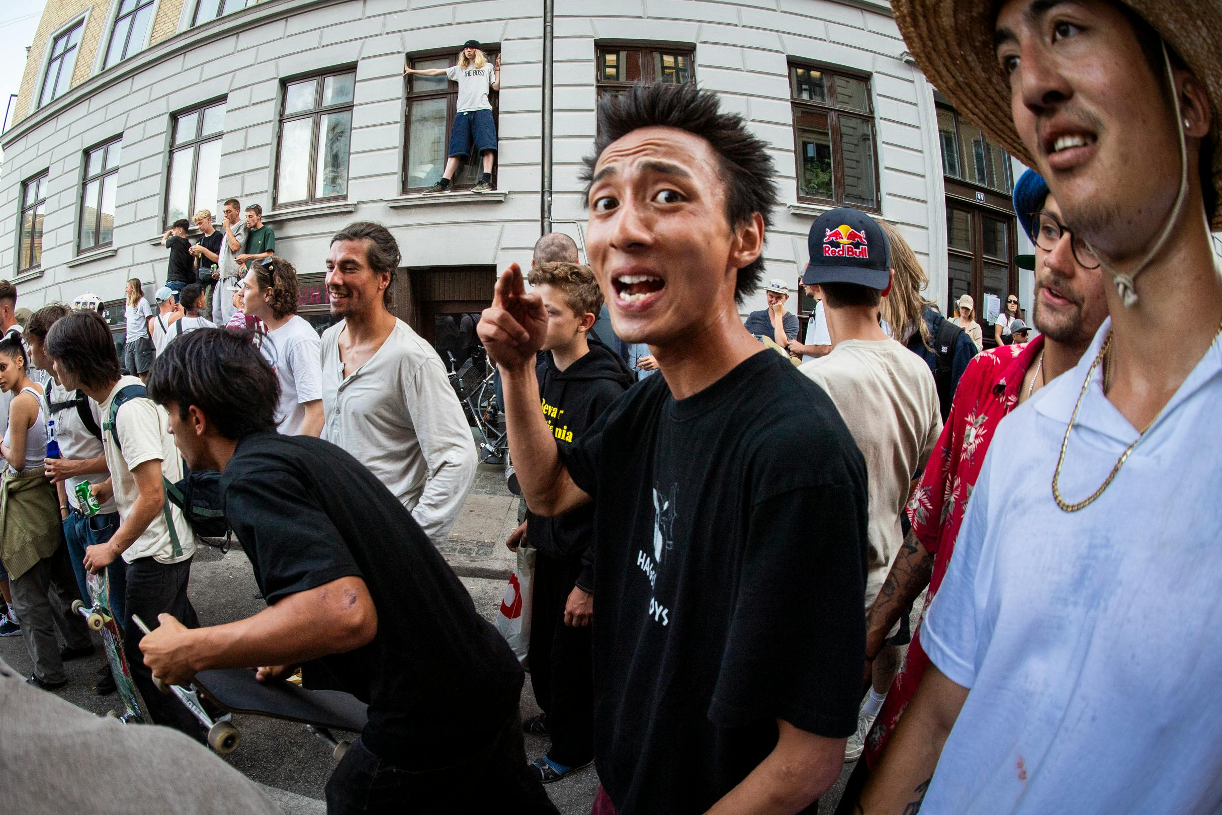 Takashi waits his attack.The face. / アプローチを待ち構えるタケシ。この顔よ。